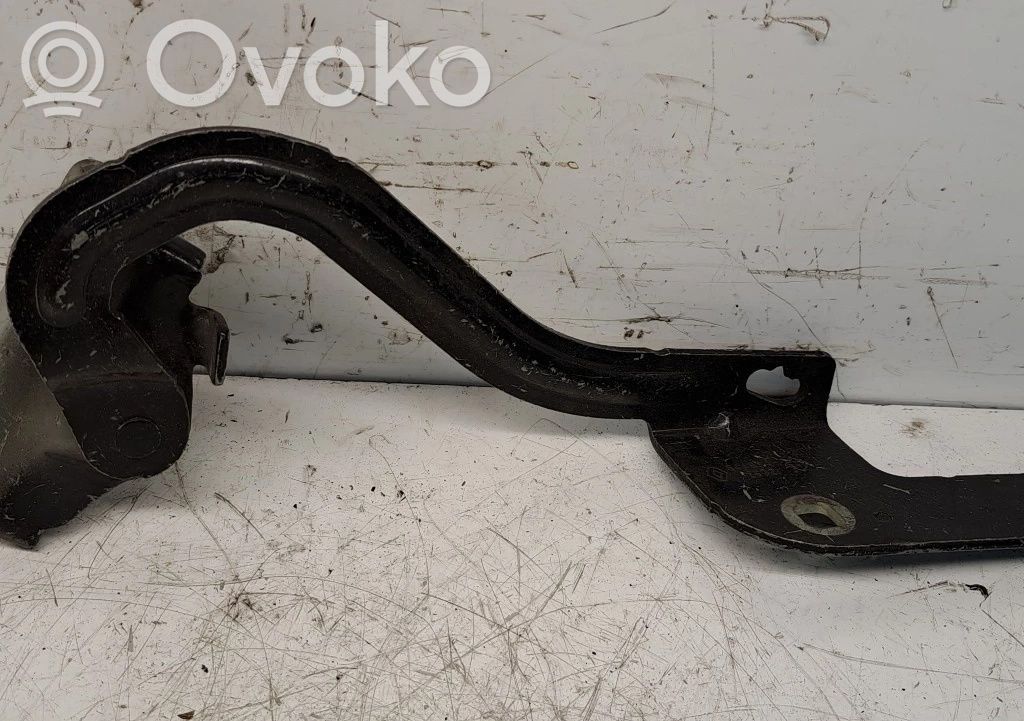 Engine bonnet/hood hinges