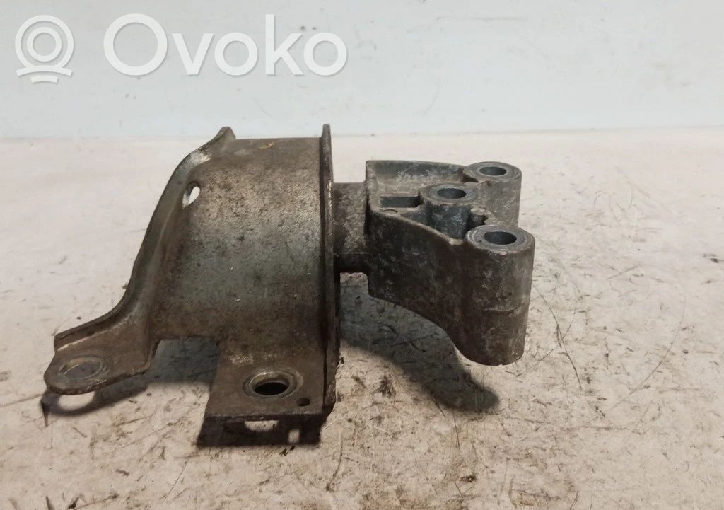 Engine mount bracket