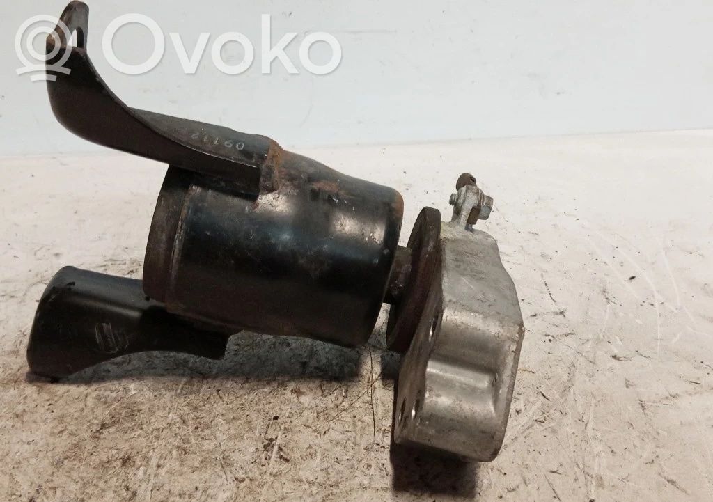 Engine mount bracket