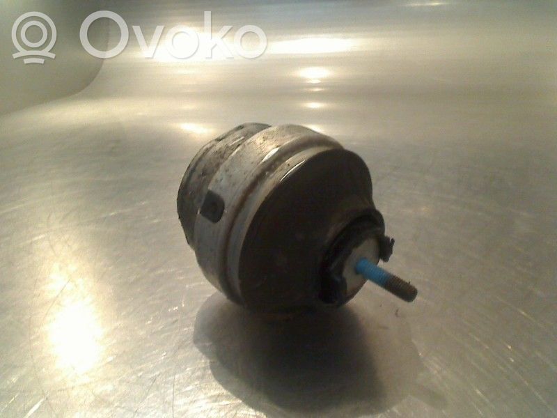 Engine mount bracket