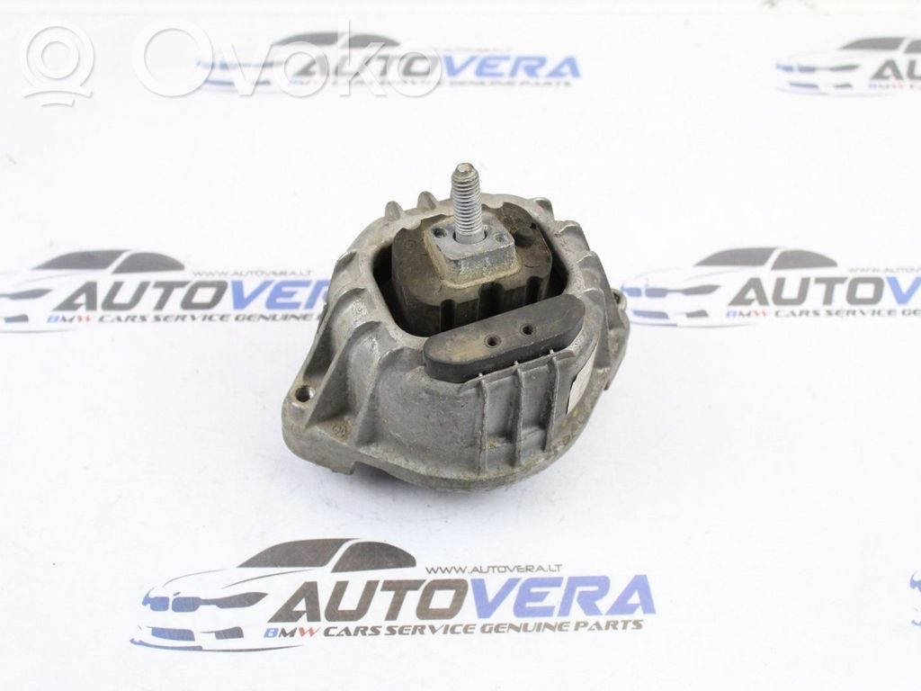 Engine mount bracket   6768800