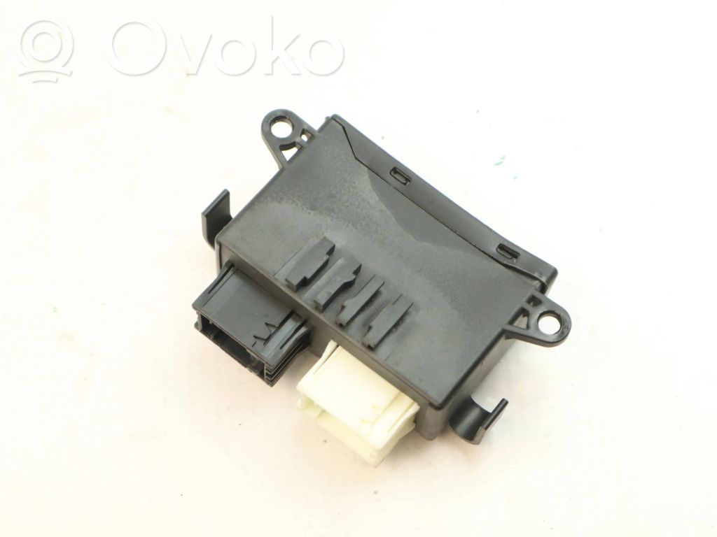 Wing mirror control module   6913364