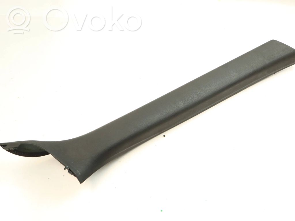 Osłona słupka szyby przedniej / A   8223172