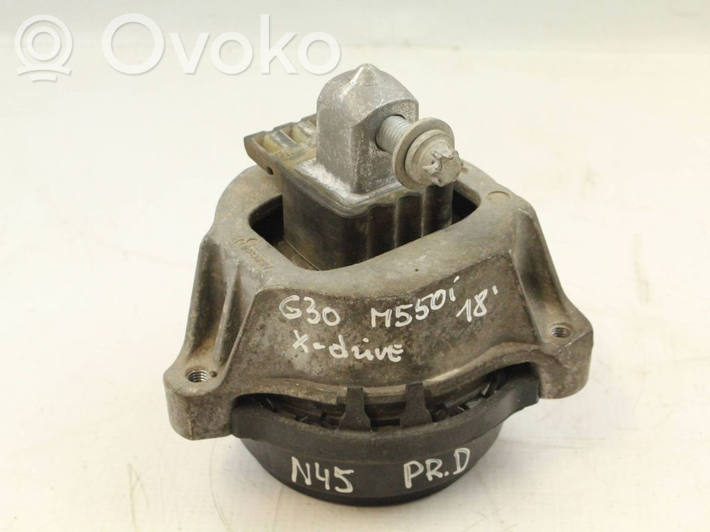 BMW 5 G30 G31 G38 Engine mount bracket 