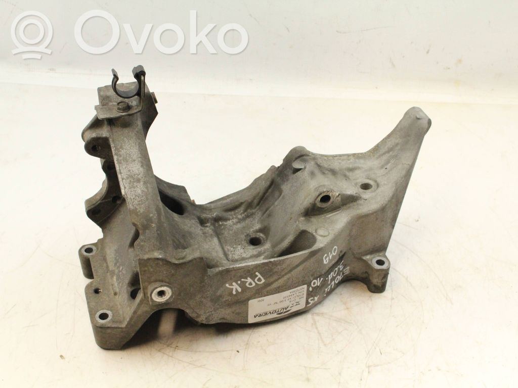 BMW X5 E70 Generator/alternator bracket 