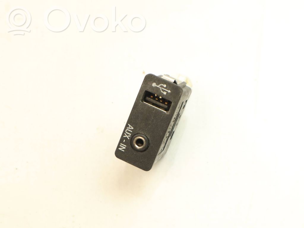 BMW X1 E84 USB socket connector 