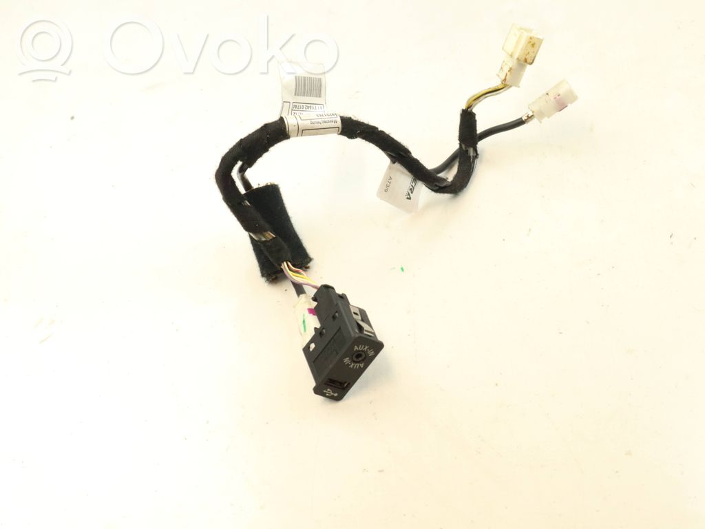 BMW 3 E92 E93 USB socket connector 
