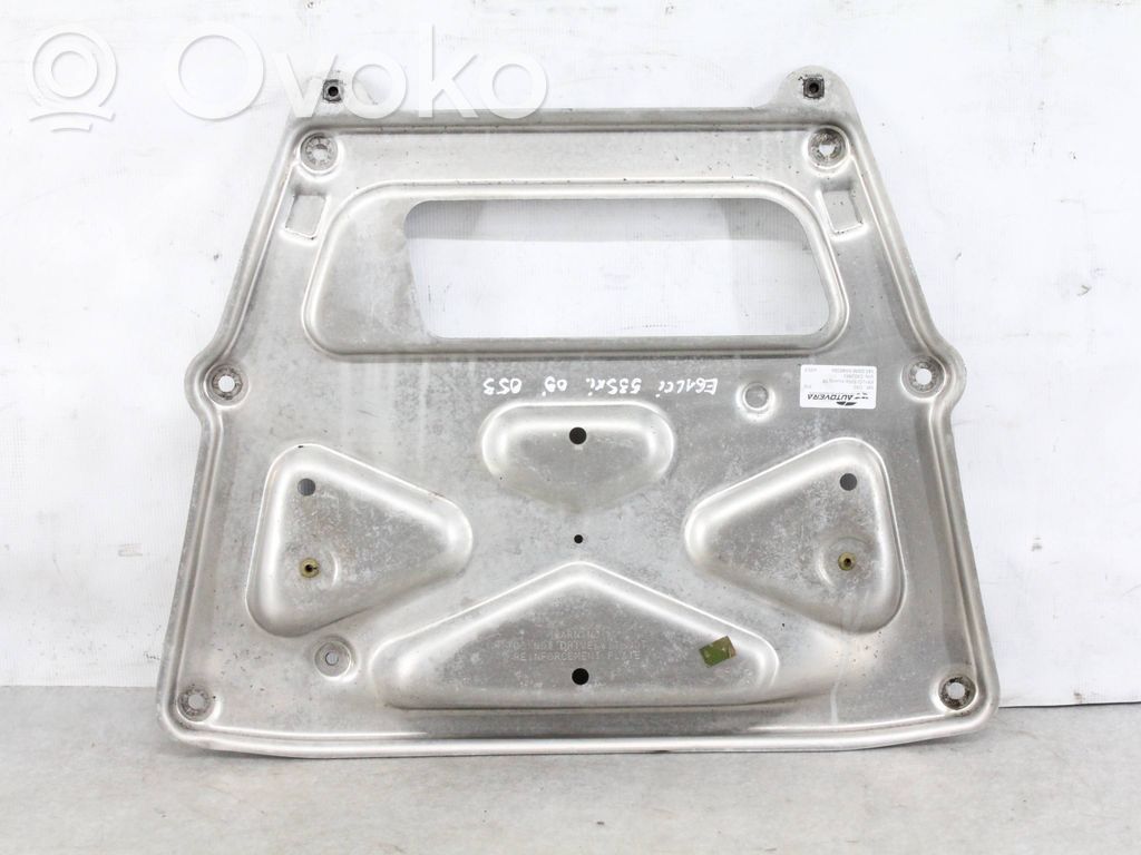 BMW 5 E60 E61 Variklio dugno apsauga 
