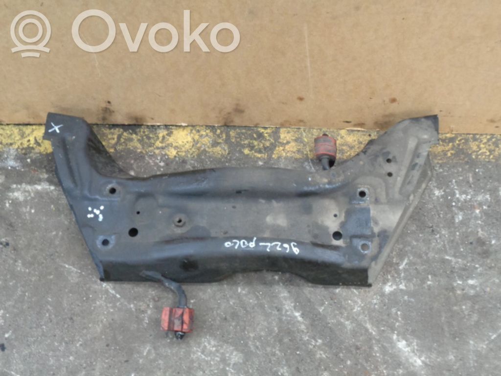 Volkswagen Polo Rama pomocnicza przednia 