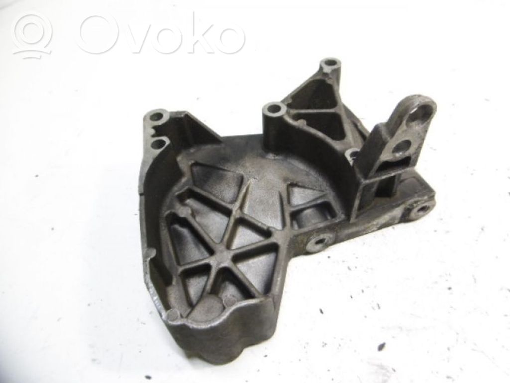 Renault Megane II Engine mounting bracket 