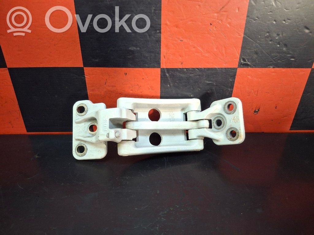 Loading door upper hinge   A046573