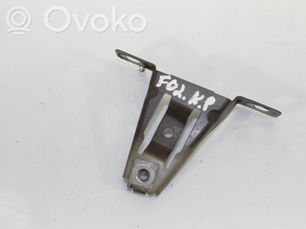 BMW 7 F01 F02 F03 F04 Uchwyt / Mocowanie błotnika przedniego 