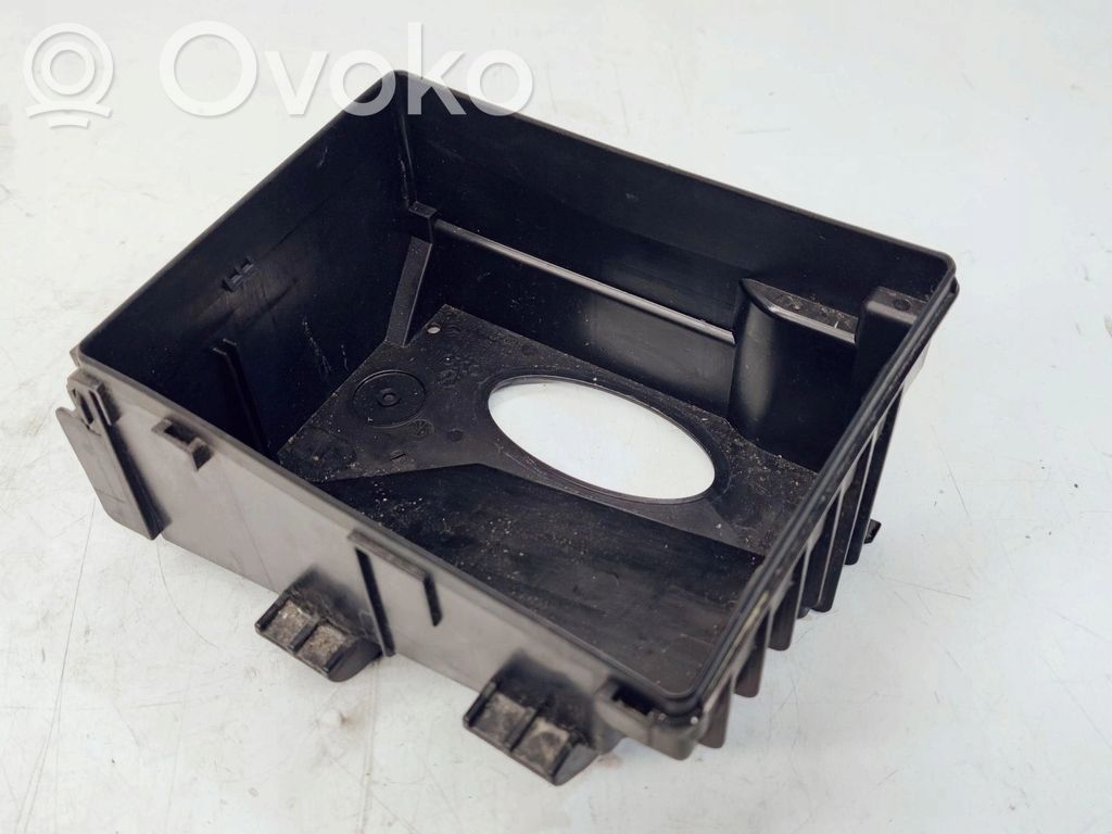 Fuse box set   8J0937124