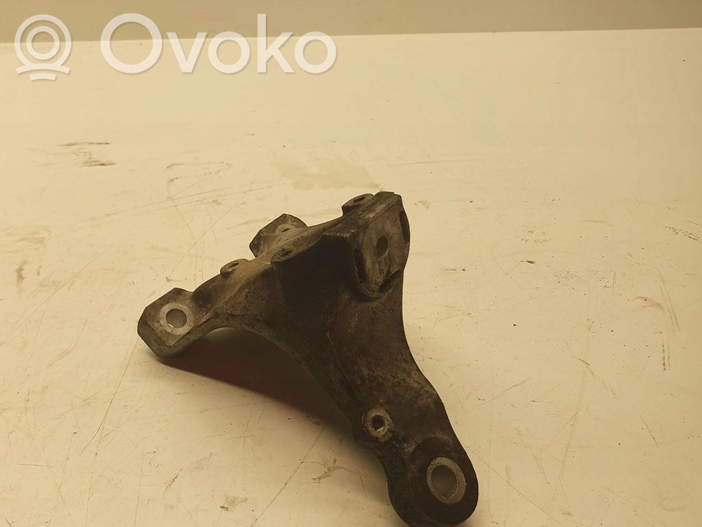 Audi A4 S4 B6 8E 8H Moottorin kiinnikekorvake 