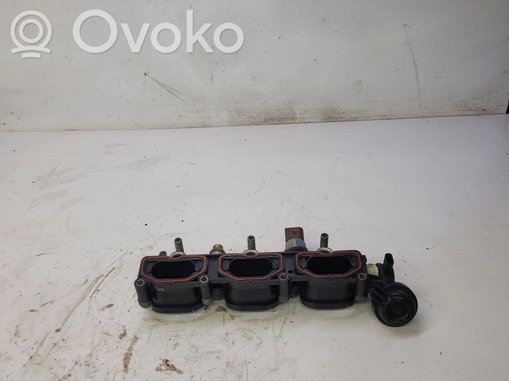 Kolektorius įsiurbimo   06E133109AB