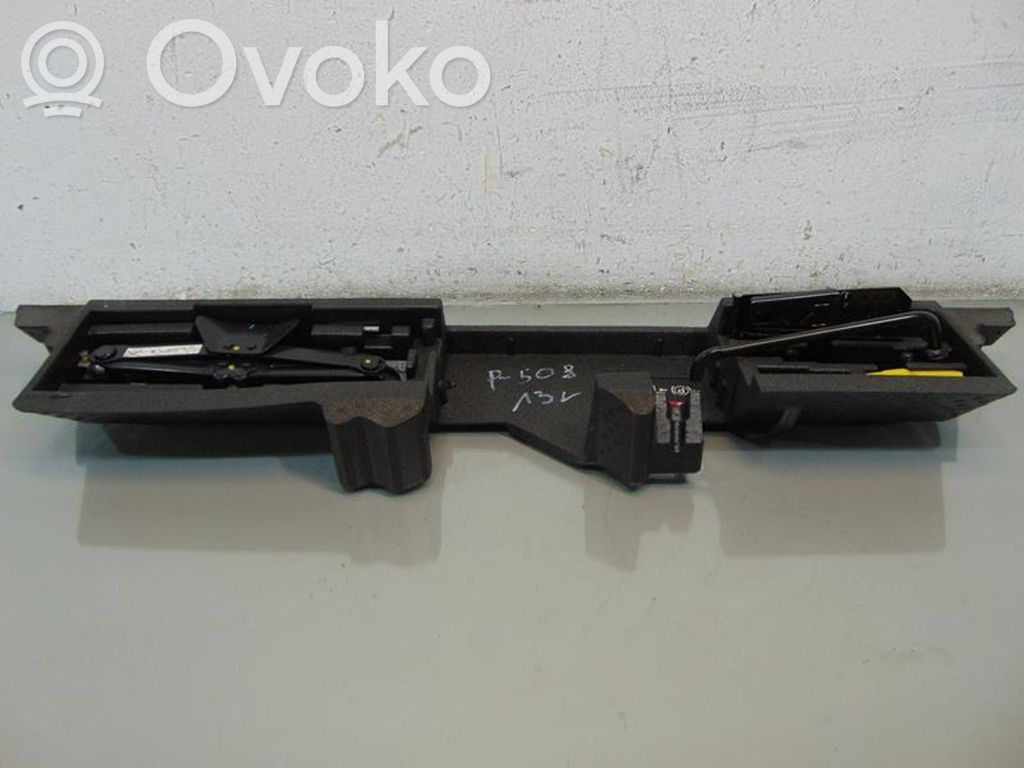Spare wheel section trim