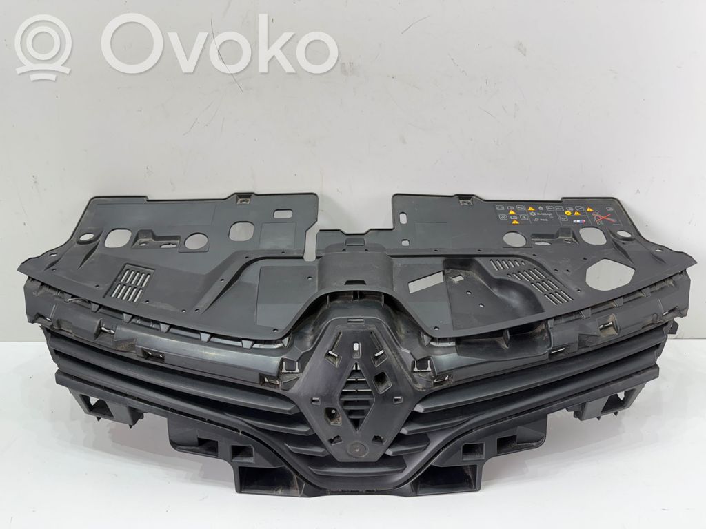 Renault Clio IV Front bumper upper radiator grill 