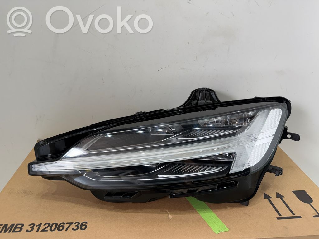 Volvo V60 Lampa przednia 