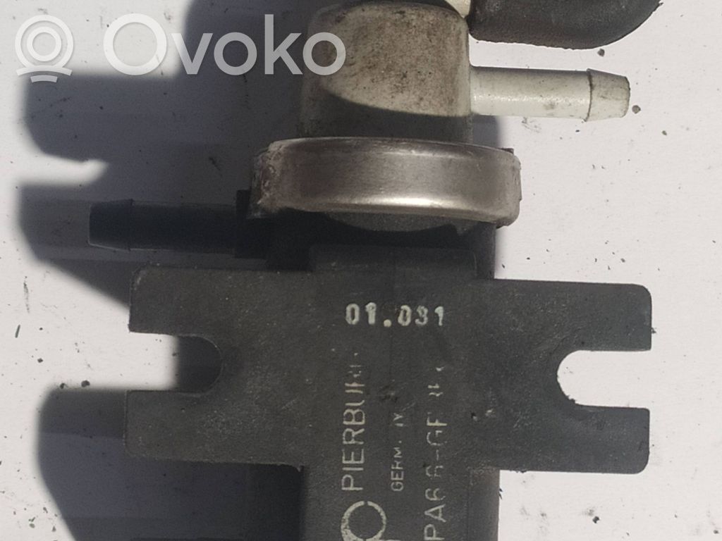 Volkswagen PASSAT B7 Zawór podciśnienia / Elektrozawór turbiny 
