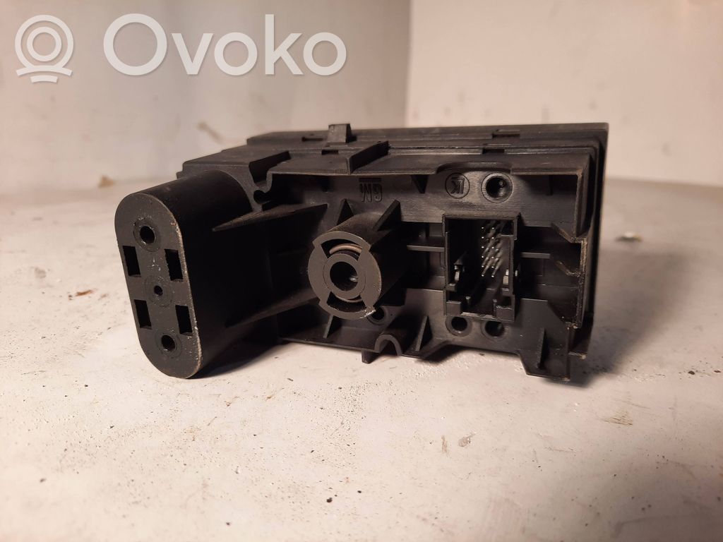 Opel Zafira B Interruptor de luz 