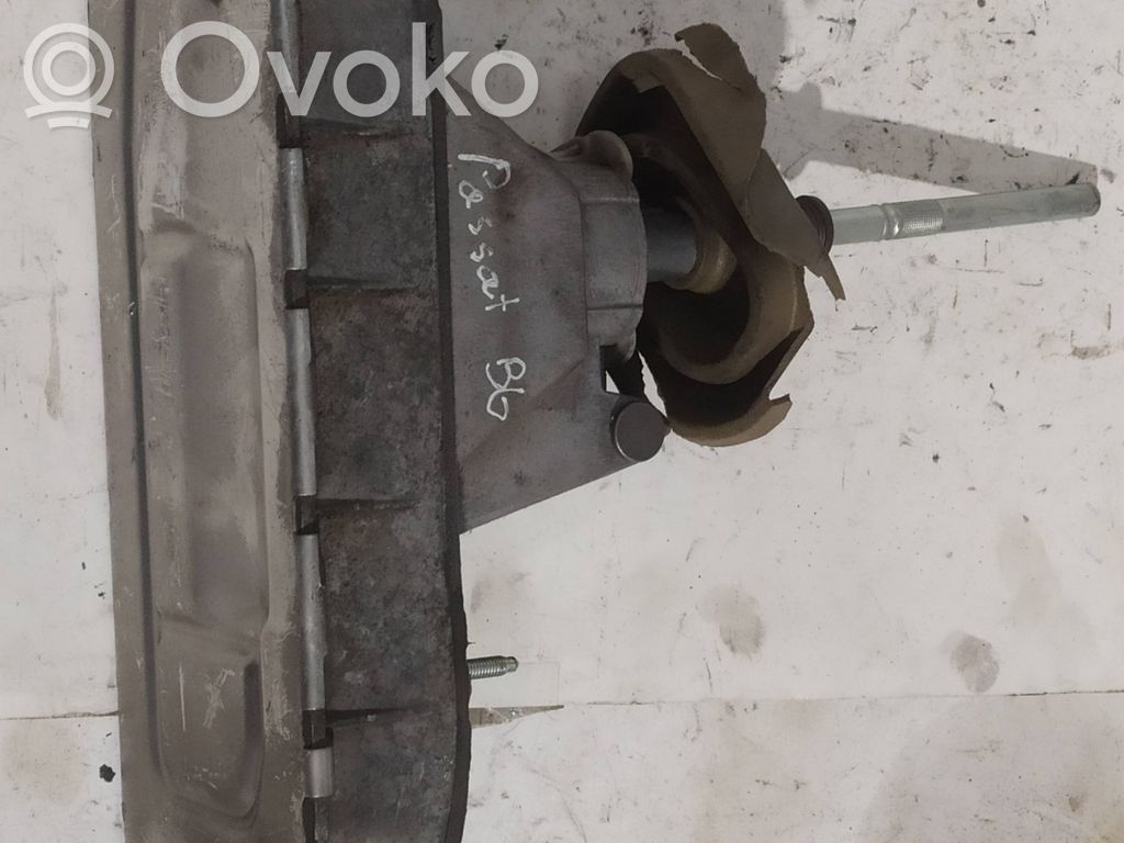 Volkswagen PASSAT B6 Lewarek zmiany biegów / górny 