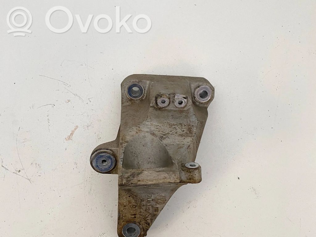 Volkswagen Touareg II Engine mounting bracket 