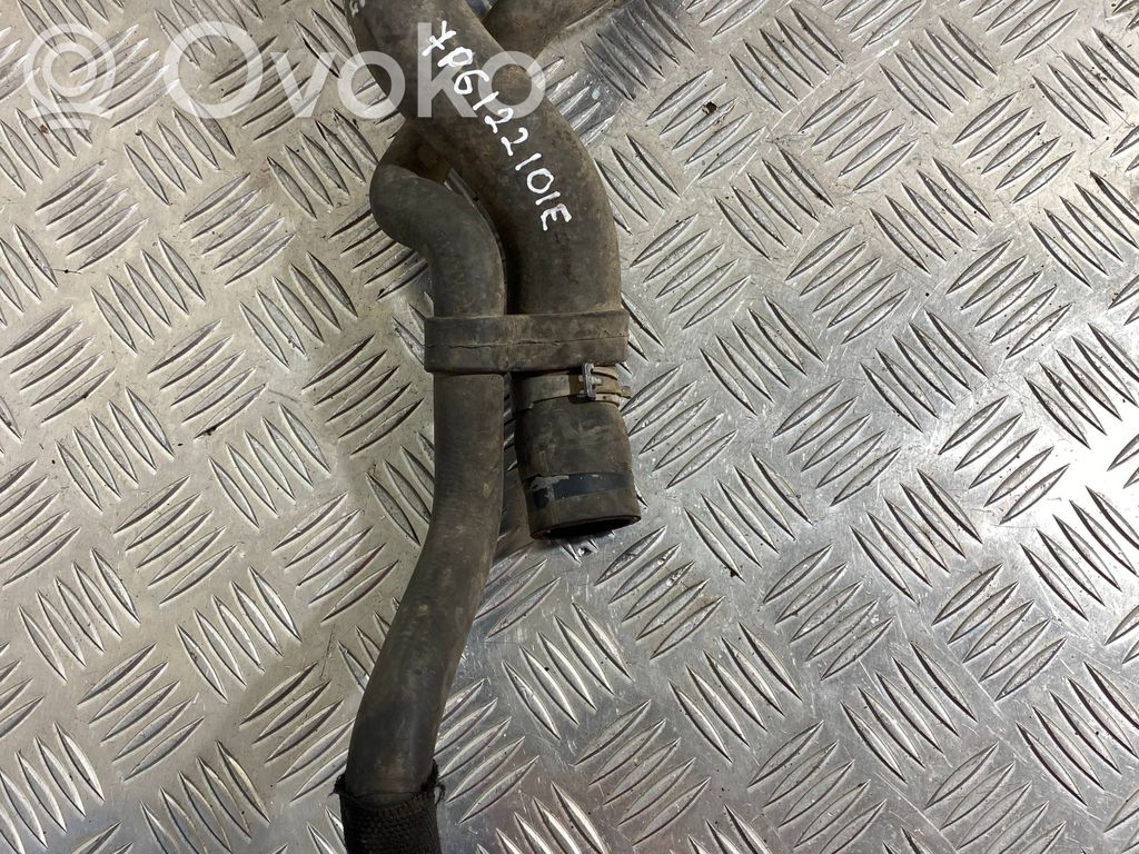 Volkswagen Touareg II Przewód / Wąż chłodnicy 