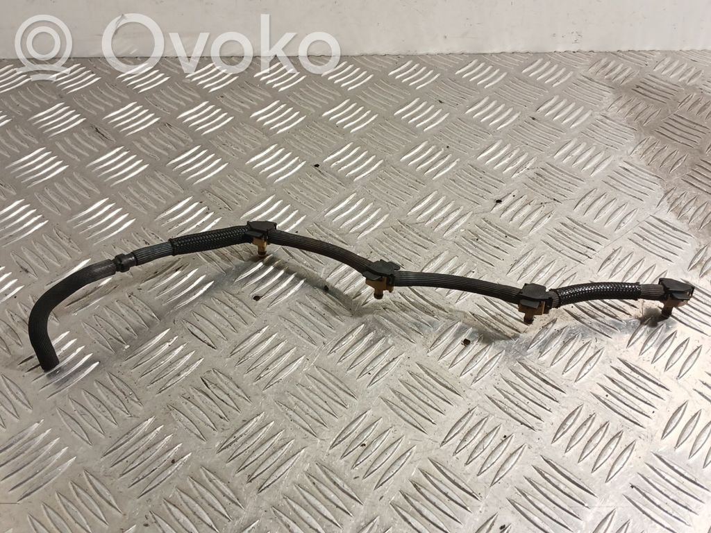 Volkswagen PASSAT B8 Przewód / Wąż przelewowy paliwa 