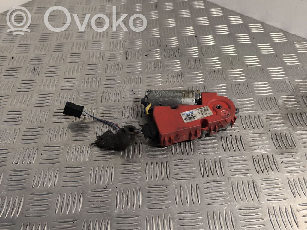 Moottori/käyttölaite   8D9959591