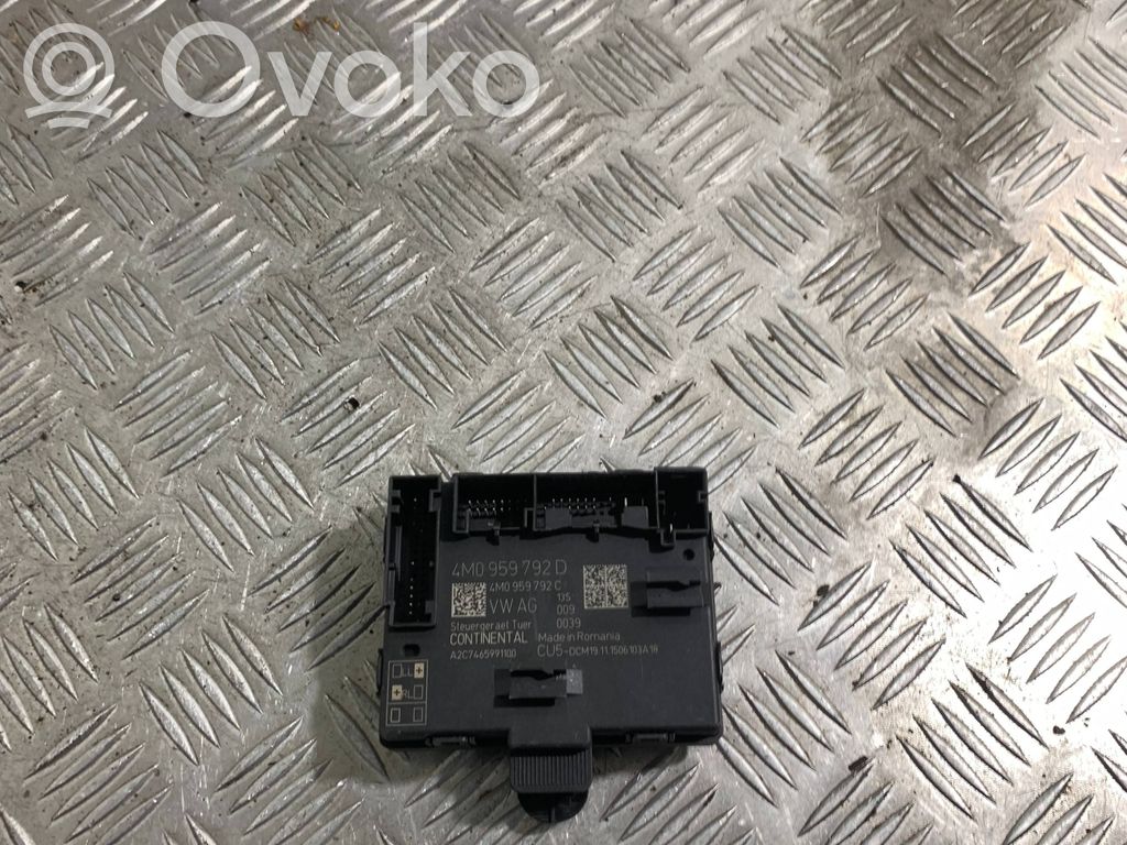 Audi Q7 4M Unidad de control/módulo de la puerta 