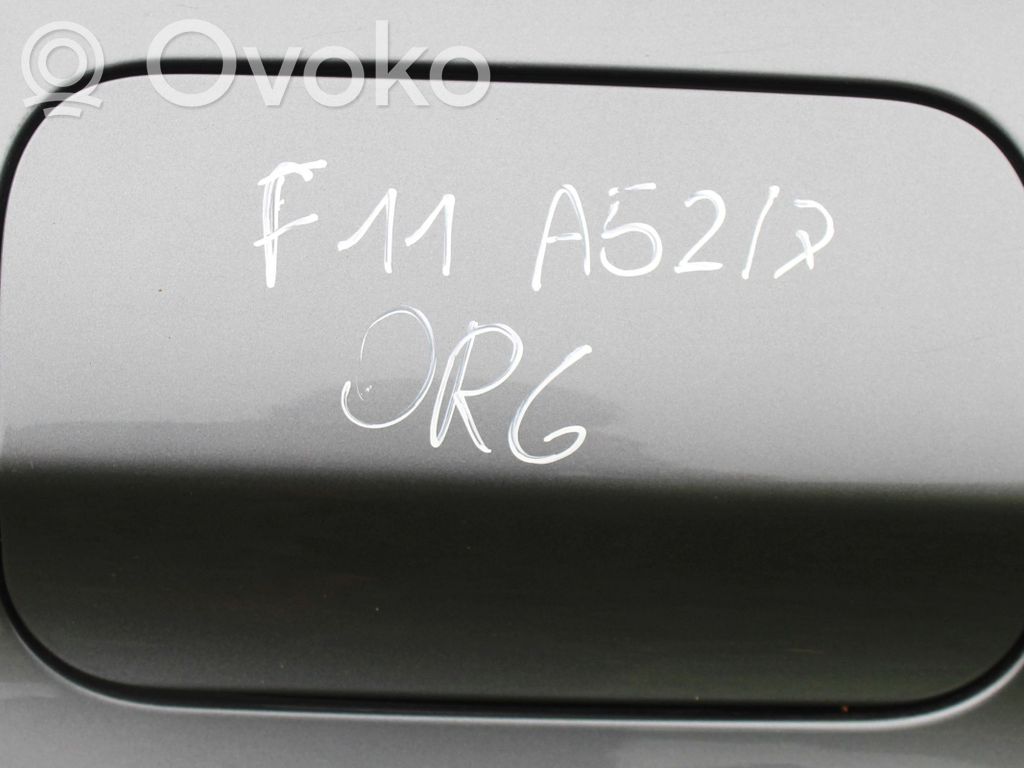 Fuel tank cap trim