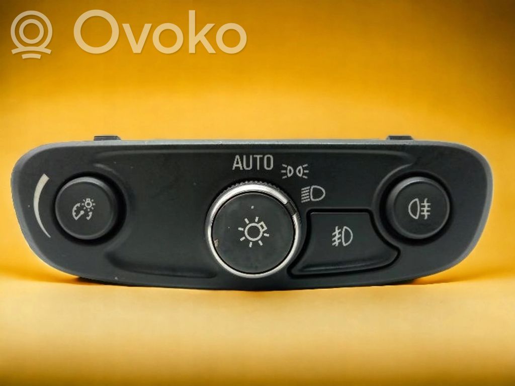 Opel Insignia B Light switch 