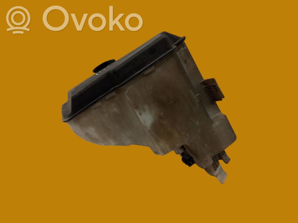 Logu šķidruma tvertne