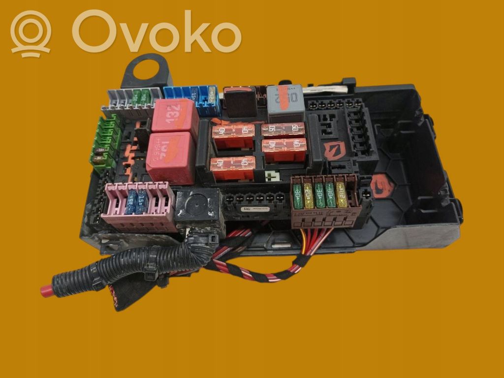 Skrzynka bezpieczników / Komplet   A2135400200,194KM
