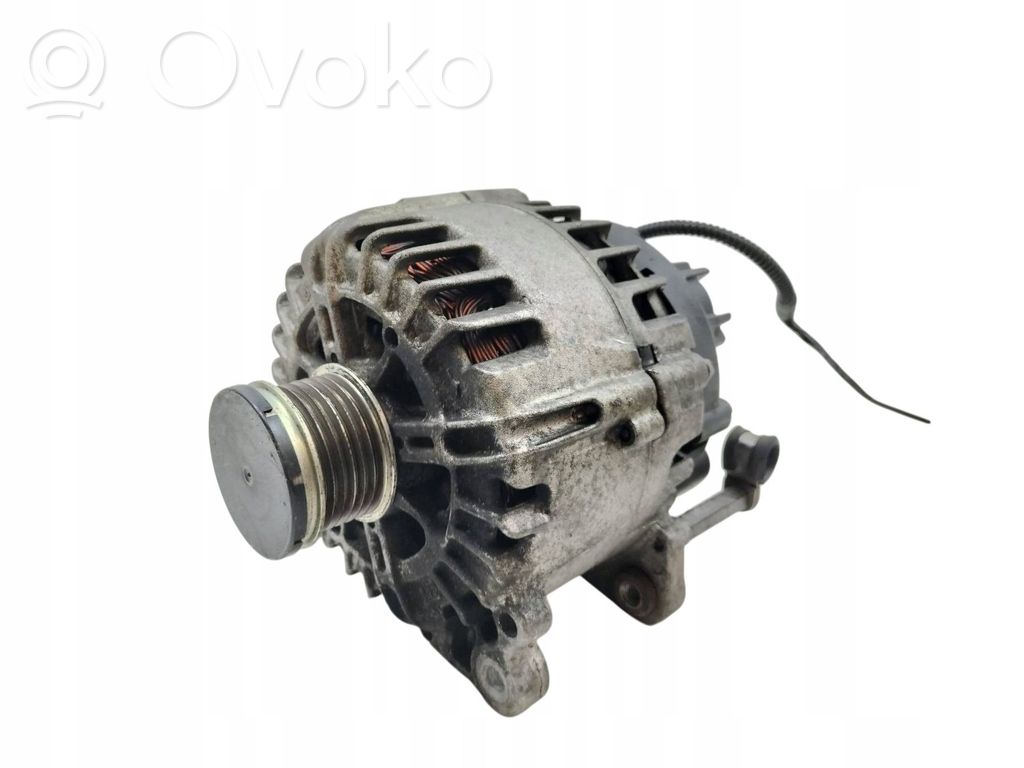 Volkswagen PASSAT B7 Alternador 