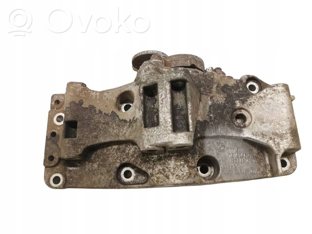 BMW 3 F30 F35 F31 Kita variklio skyriaus detalė 