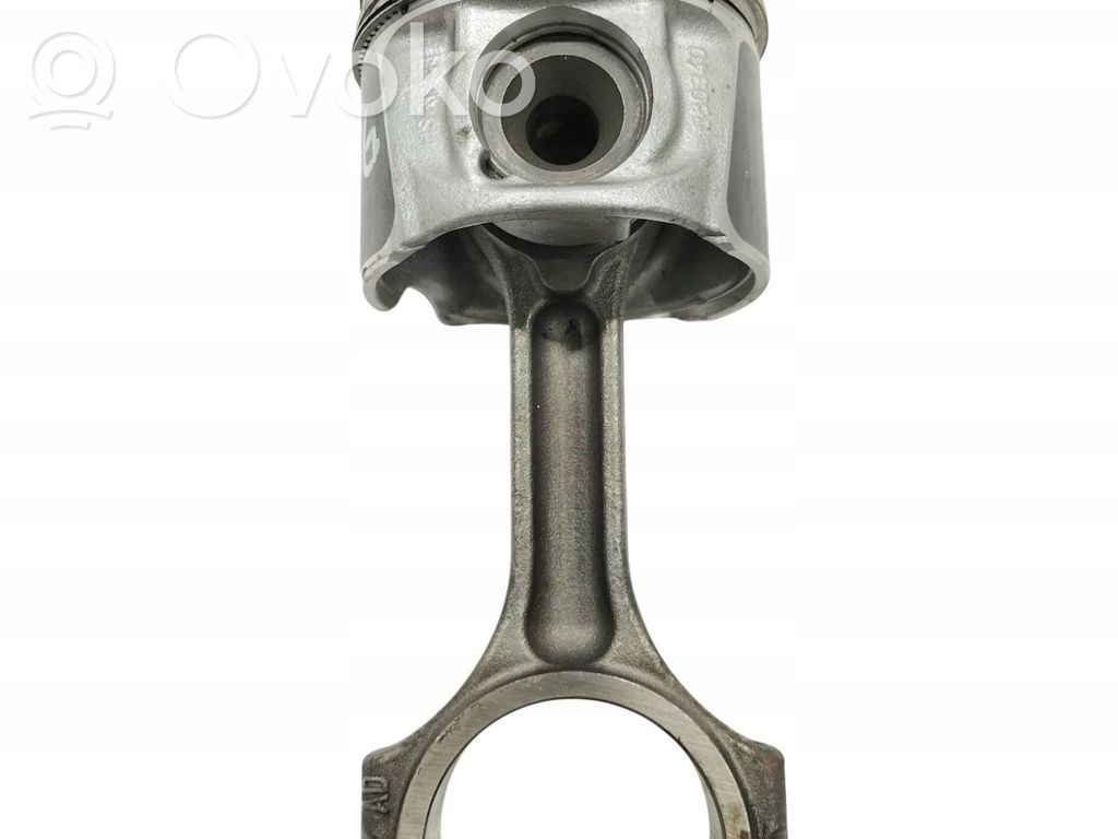 Opel Vivaro Piston with connecting rod 