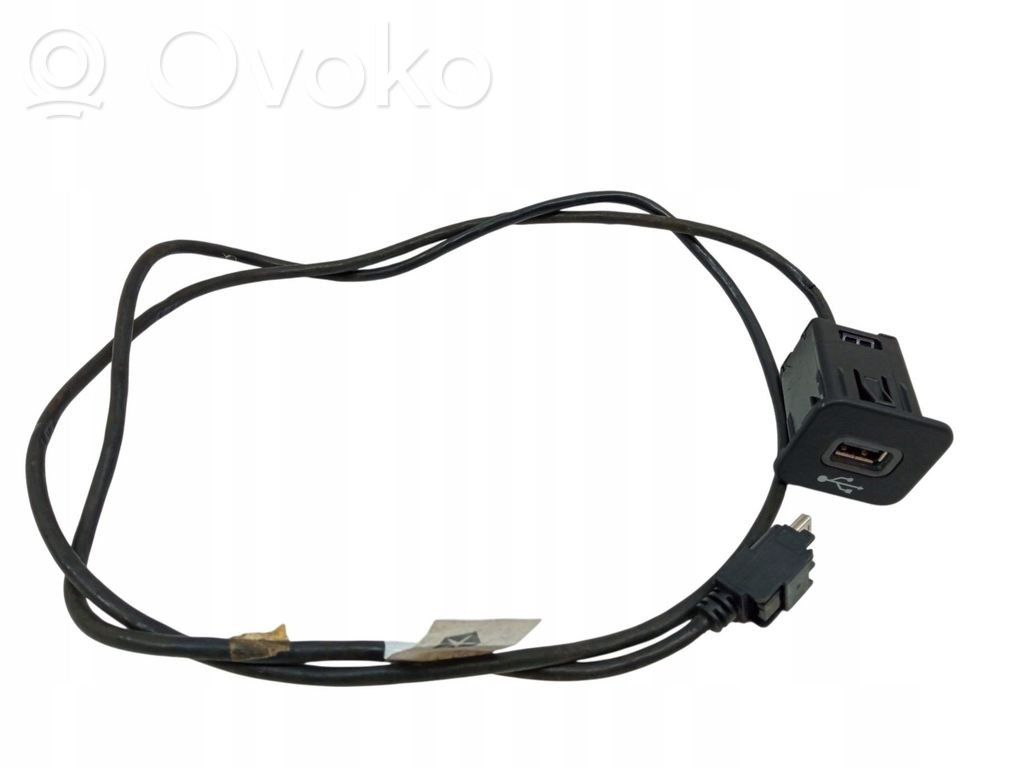 Jeep Cherokee KL USB socket connector 