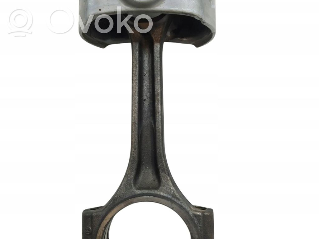 Saab 9-5 Tłok z korbowodem 