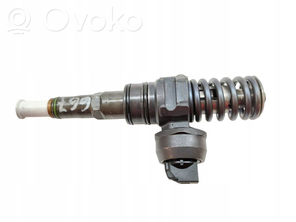 Volkswagen PASSAT B5.5 Inyector de combustible 