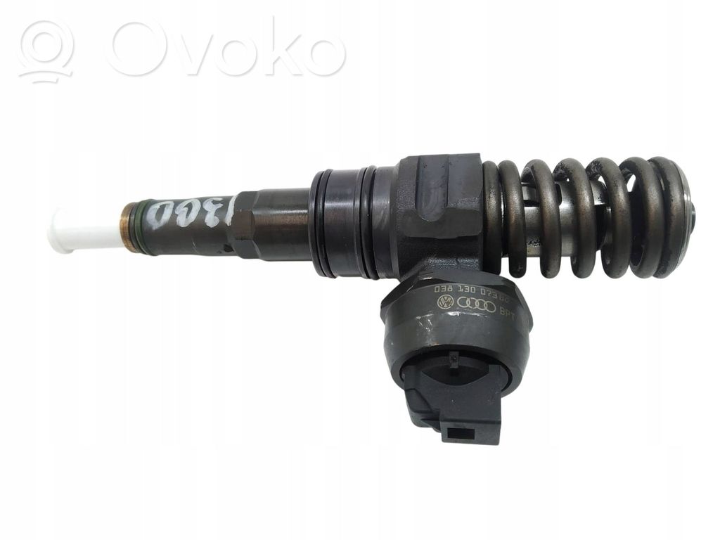 Volkswagen Golf V Injector combustibil