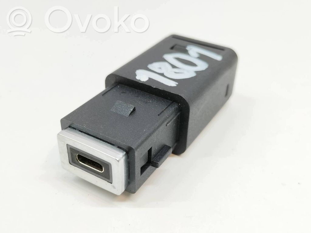 Peugeot 208 II Connettore plug in USB