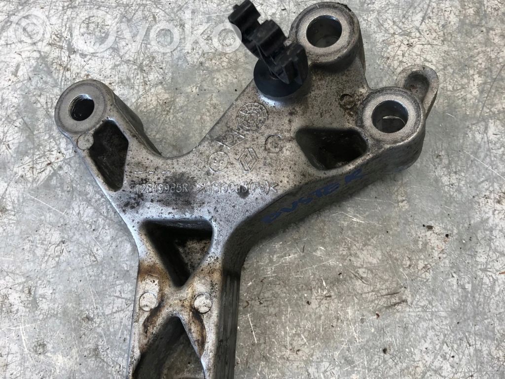 Dacia Duster Engine mount bracket 