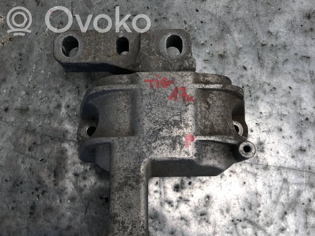 Volkswagen Tiguan Engine mount bracket 