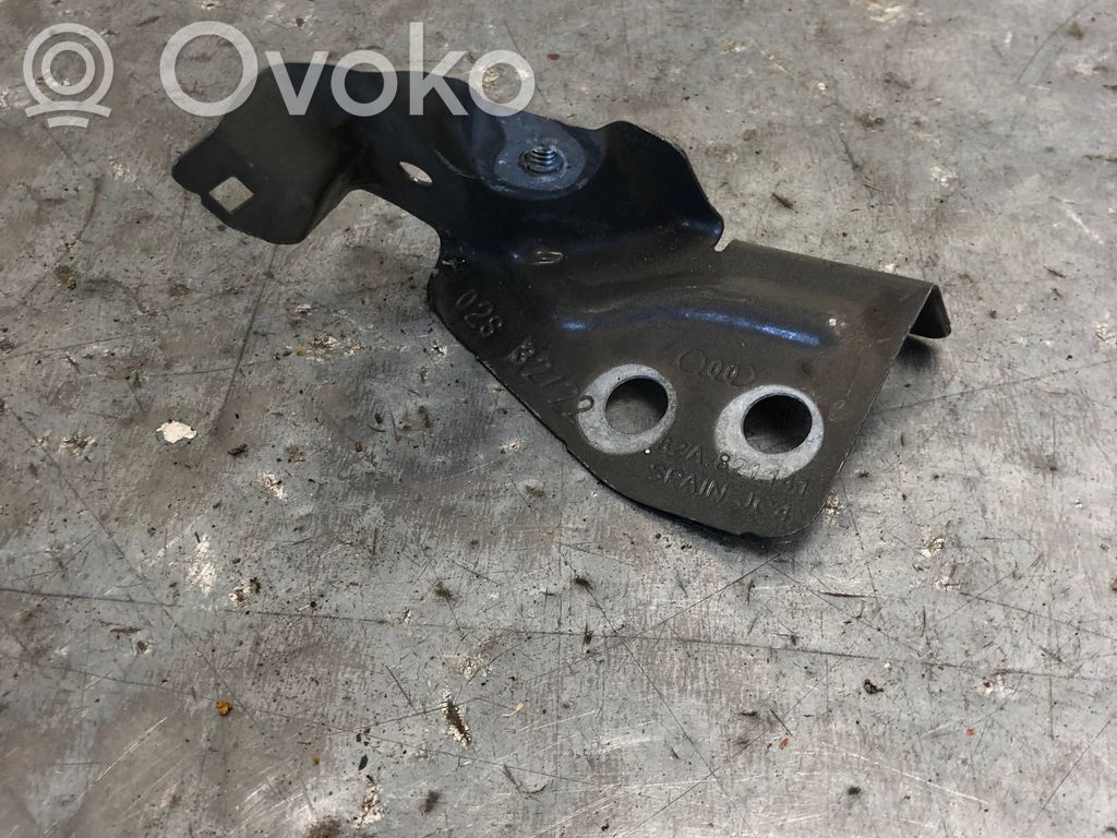 Audi A1 Lokasuojan kannake 