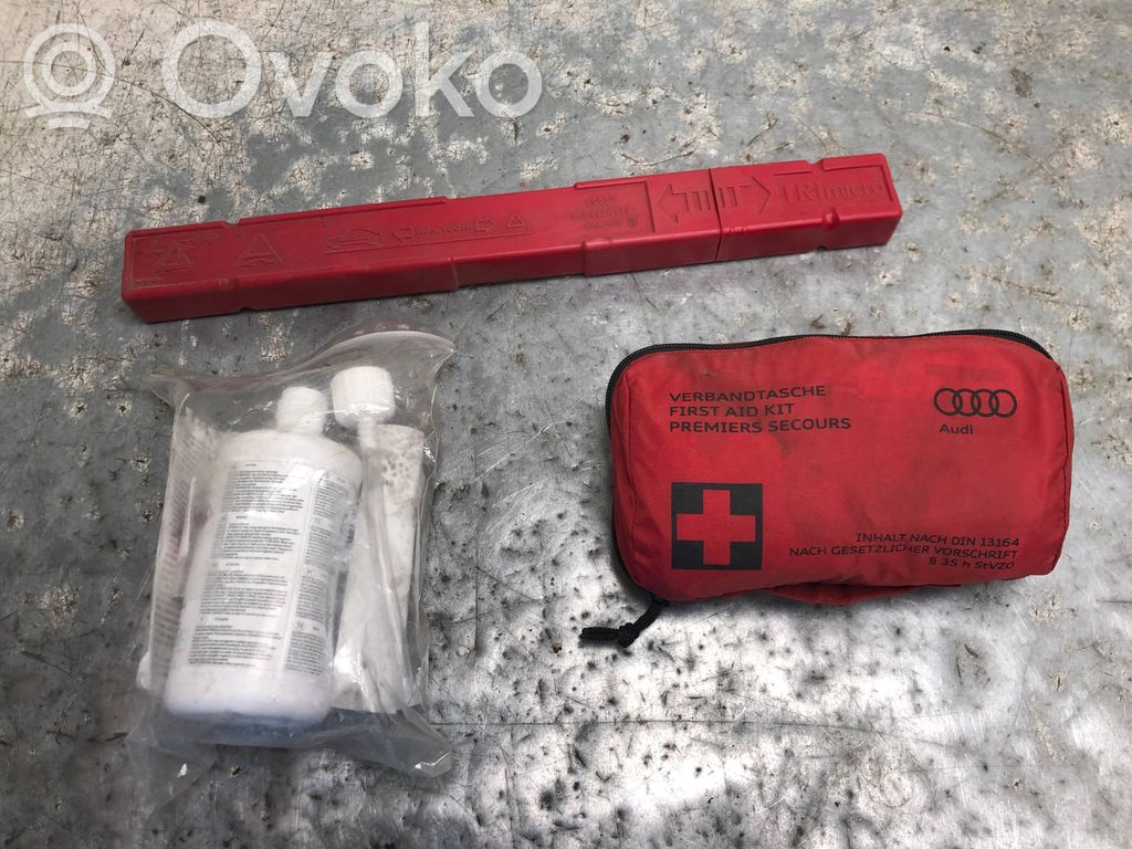 Audi A4 S4 B8 8K Avarinis ženklas 