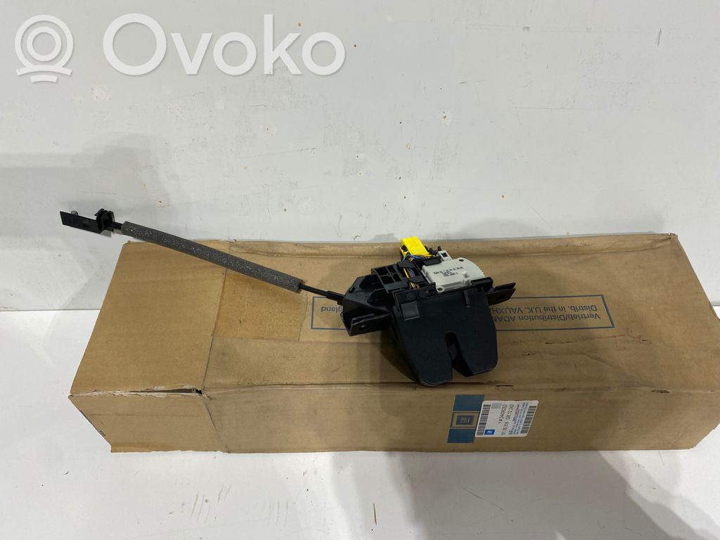 Opel Vectra C Zamek klapy tylnej / bagażnika 