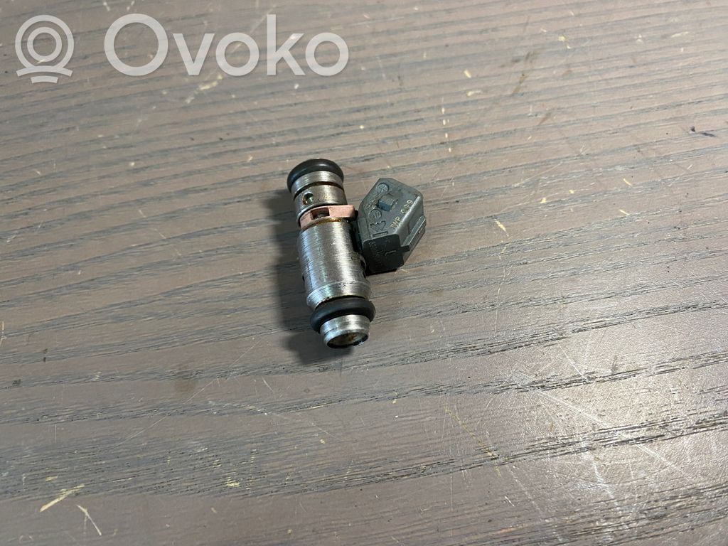 Renault Clio III Inyector de combustible 