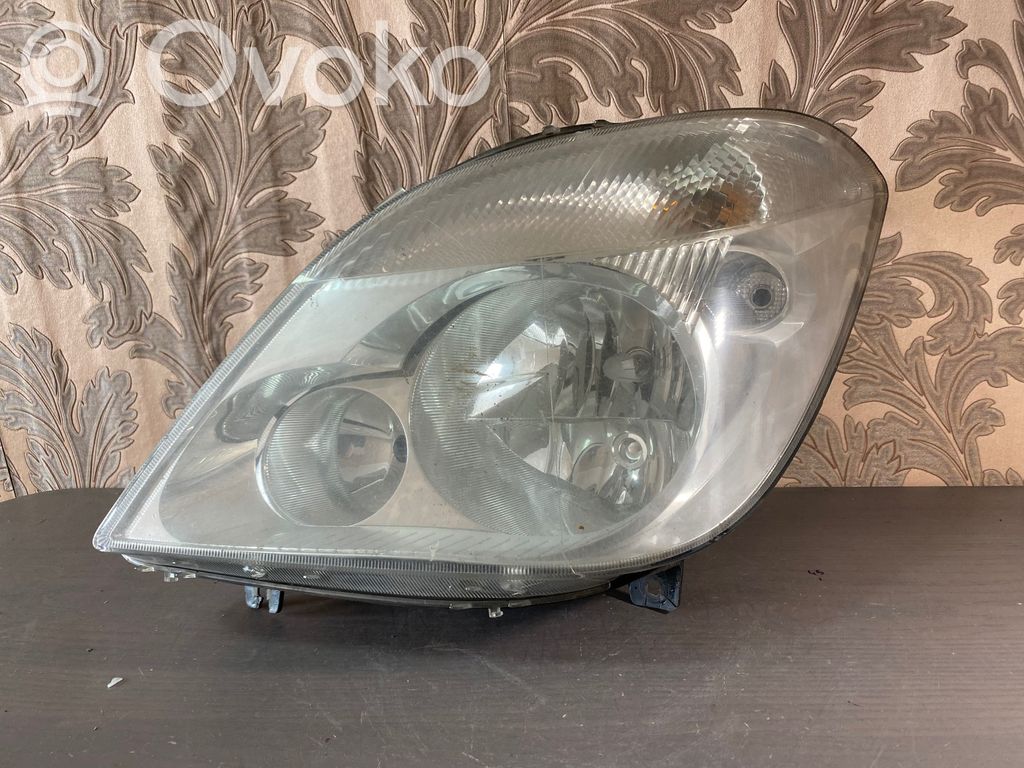 Mercedes-Benz Sprinter W906 Lampa przednia 