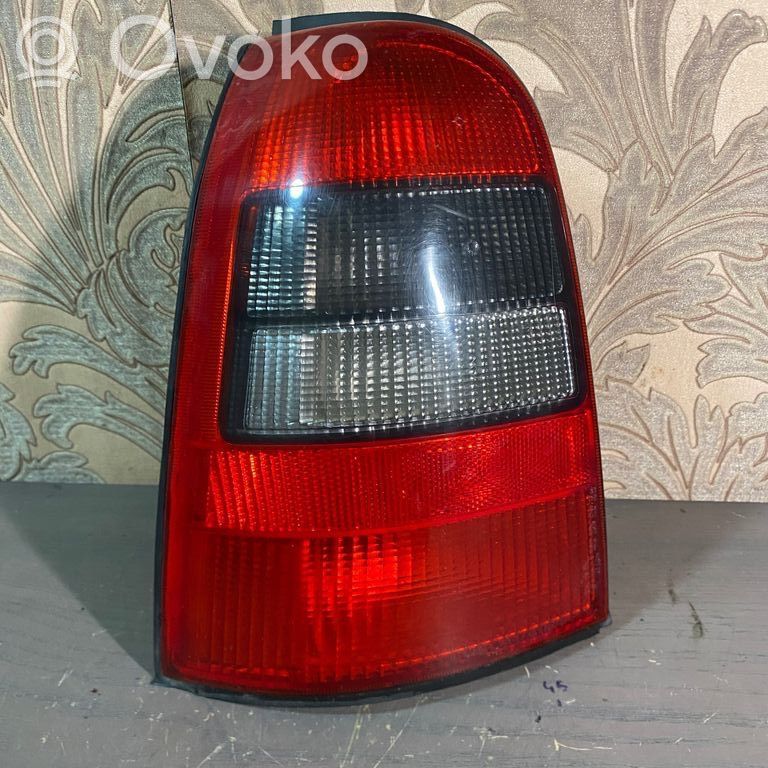 Opel Vectra B Aizmugurējais lukturis virsbūvē 